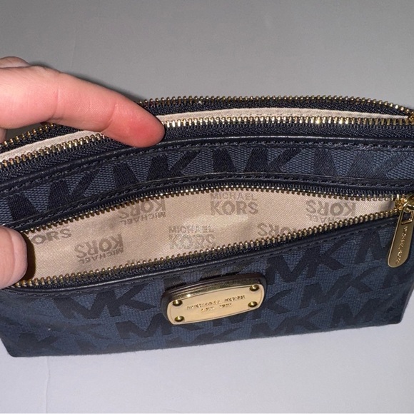 Michael Kors navy wristlet - Picture 4 of 8